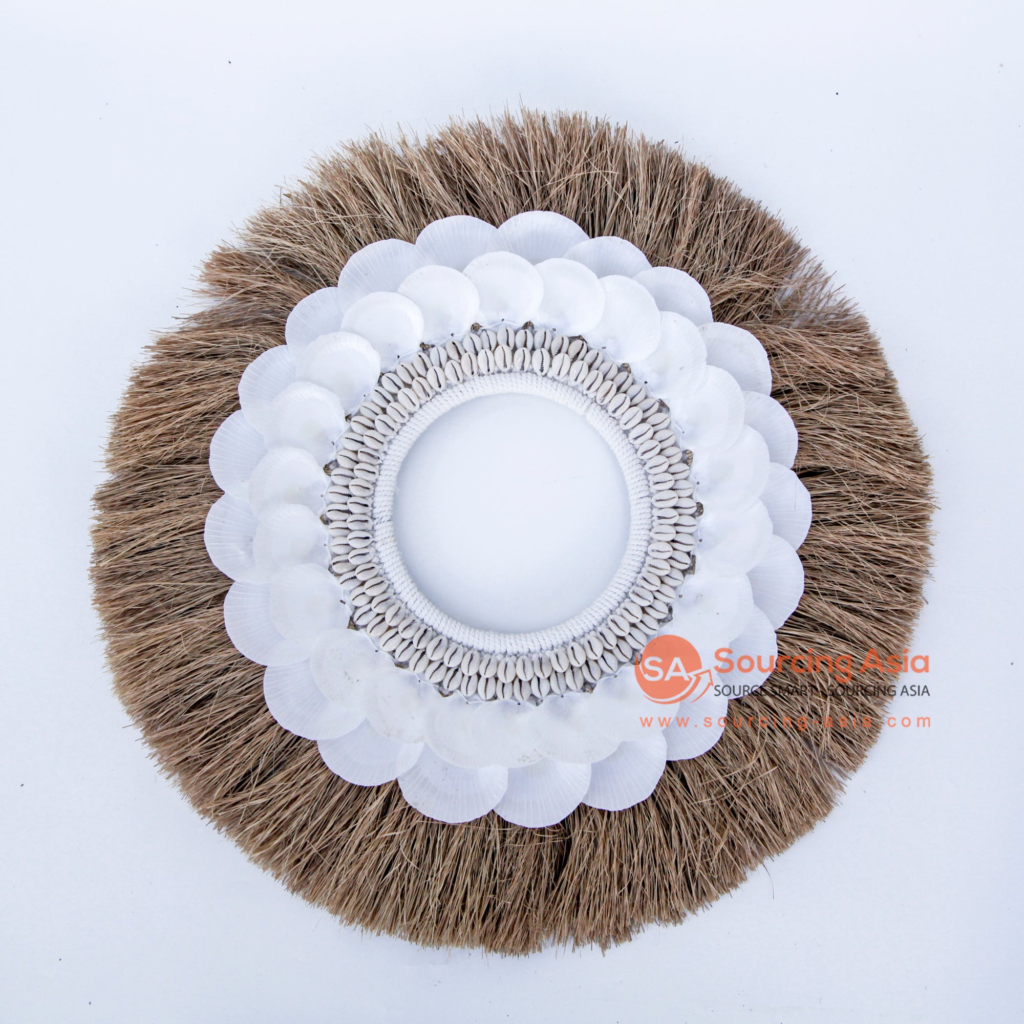 DHL038 NATURAL RAFFIA AND WHITE SHELL ROUND WALL DECORATION