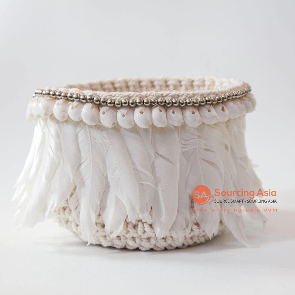 DHL125 CREAM MACRAME, WHITE FEATHERS, AND SHELL SMALL BASKET