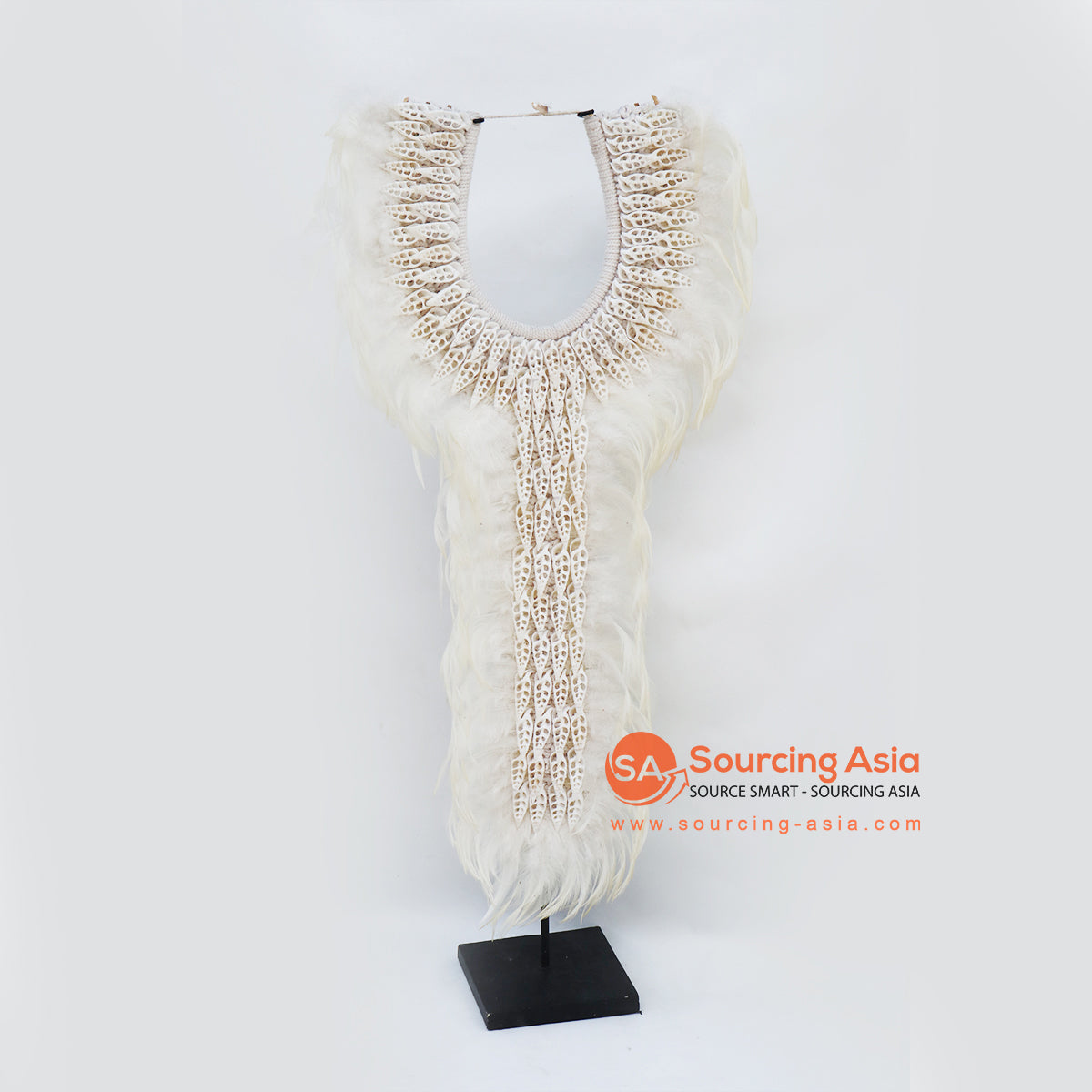 KNTC104 WHITE FEATHER AND SHELL PAPUA TRIBAL STYLE NECKLACE ON STAND DECORATION