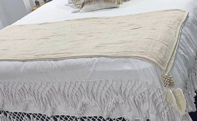 MAC414 NATURAL RAW COTTON THROW WITH SHELL TASSELS AND MACRAME
