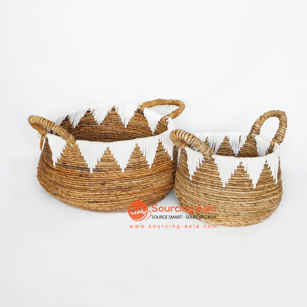 MRC089 SET OF TWO NATURAL BANANA FIBER BASKETS WITH WHITE MACRAME AND HANDLE