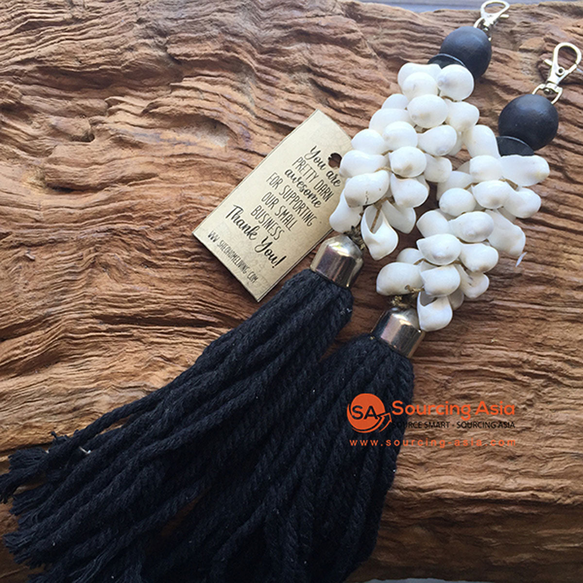 SHL045-1 WHITE COWRIE SHELL KEY RING WITH BLACK GARLAND