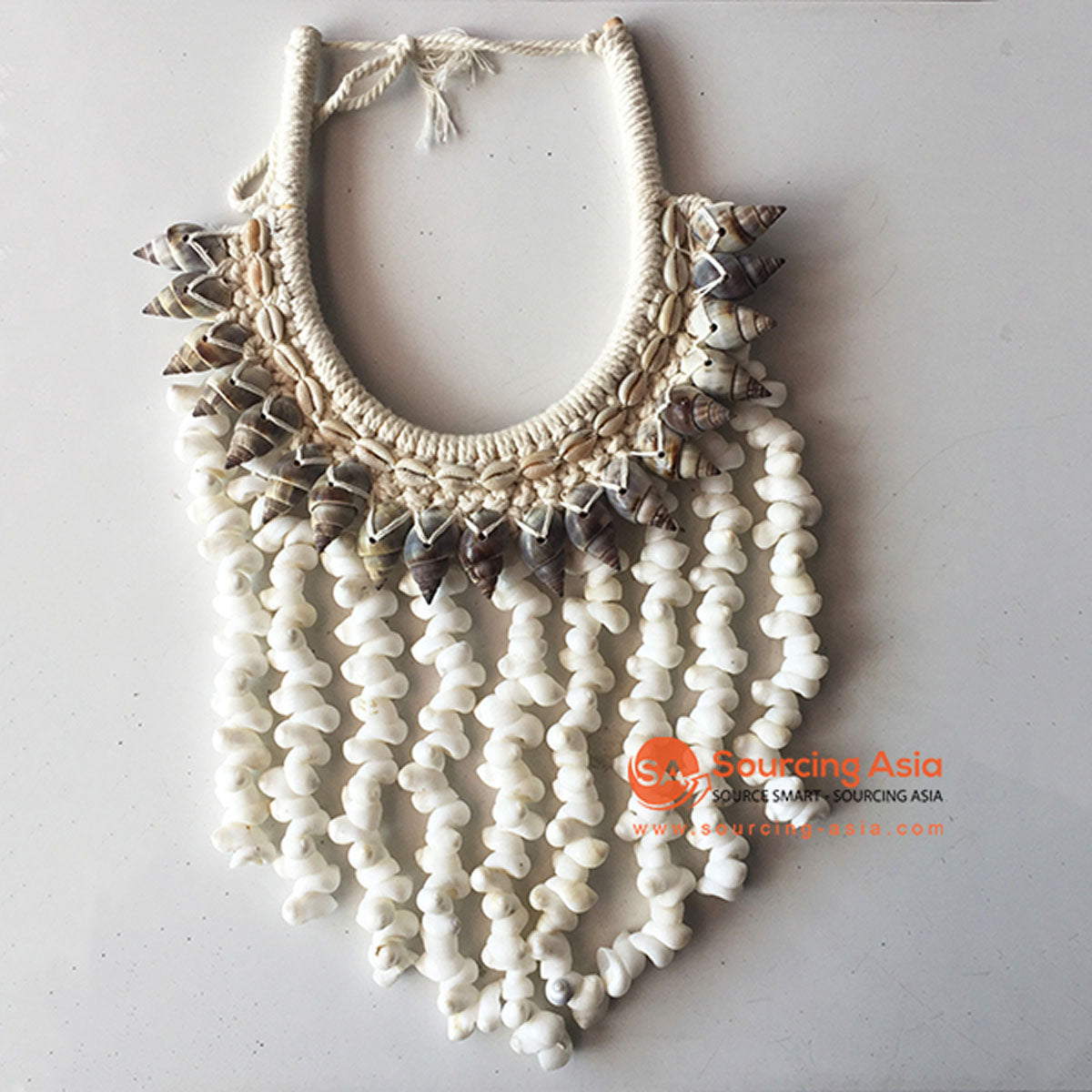 SHL068-18 WHITE AND BLACK SHELL NECKLACE HANGING WALL DECORATION