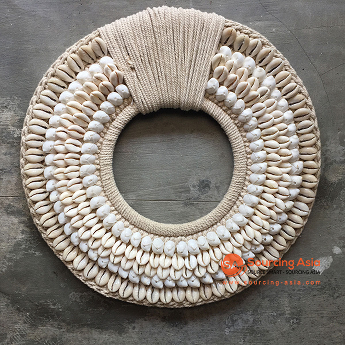 SHL068-7 WHITE AND CREAM SHELL ROUND HANGING WALL DECORATION