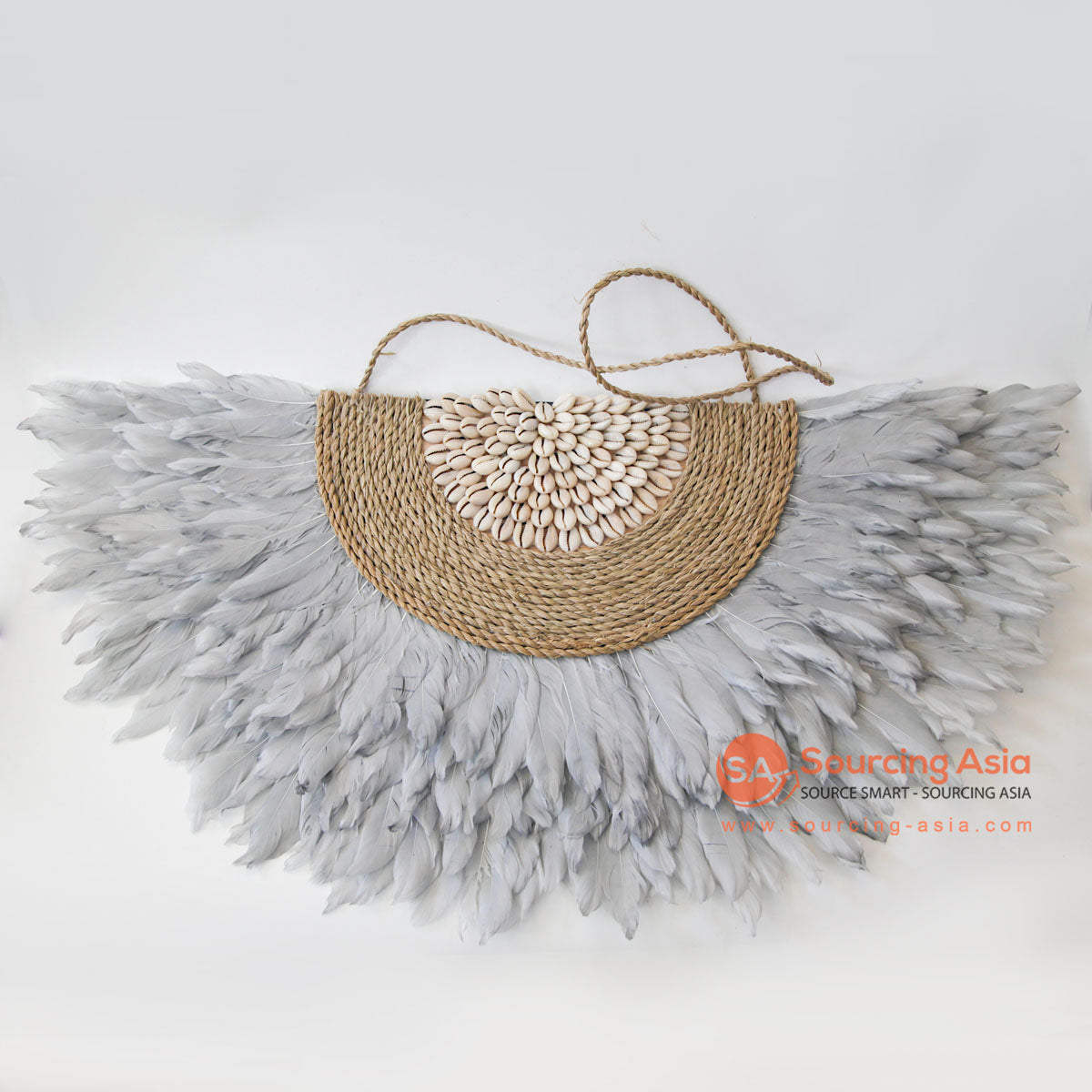 DHL149 WHITE FEATHERS AND SHELL JUJU WALL DECORATION