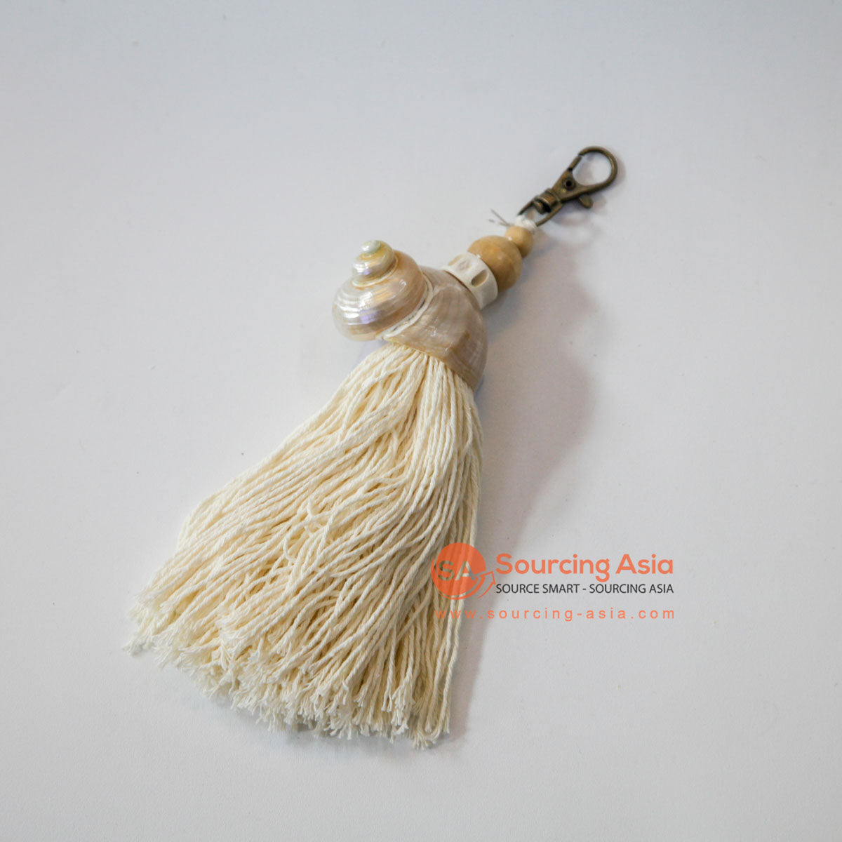 DHL156 WHITE TASSEL WITH SHELL ORNAMENT