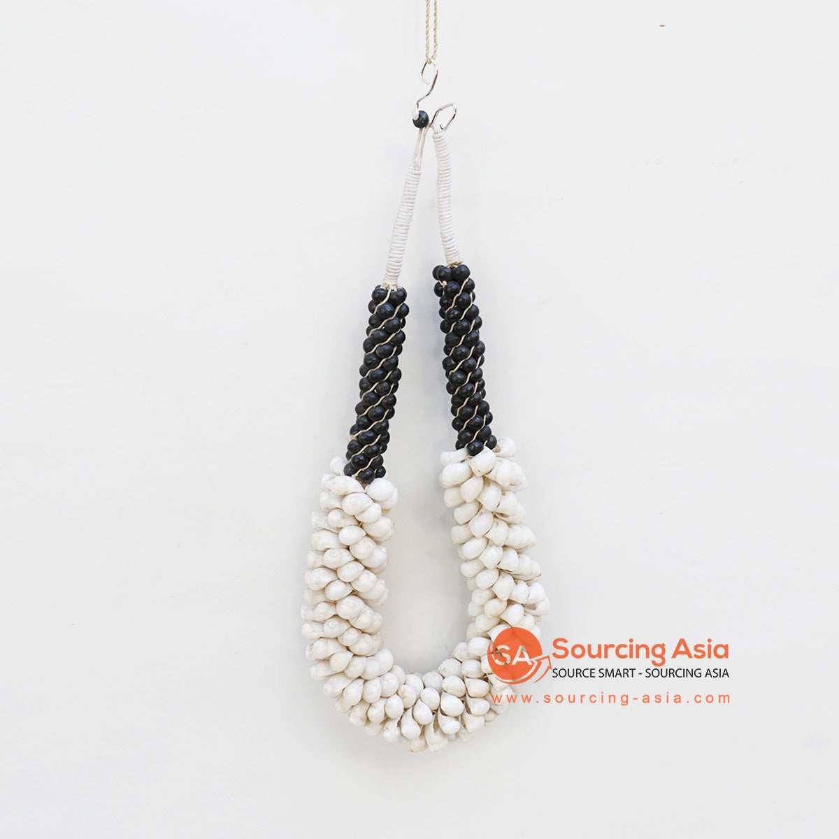 EXAC021 BLACK AND WHITE SHELL NECKLACE