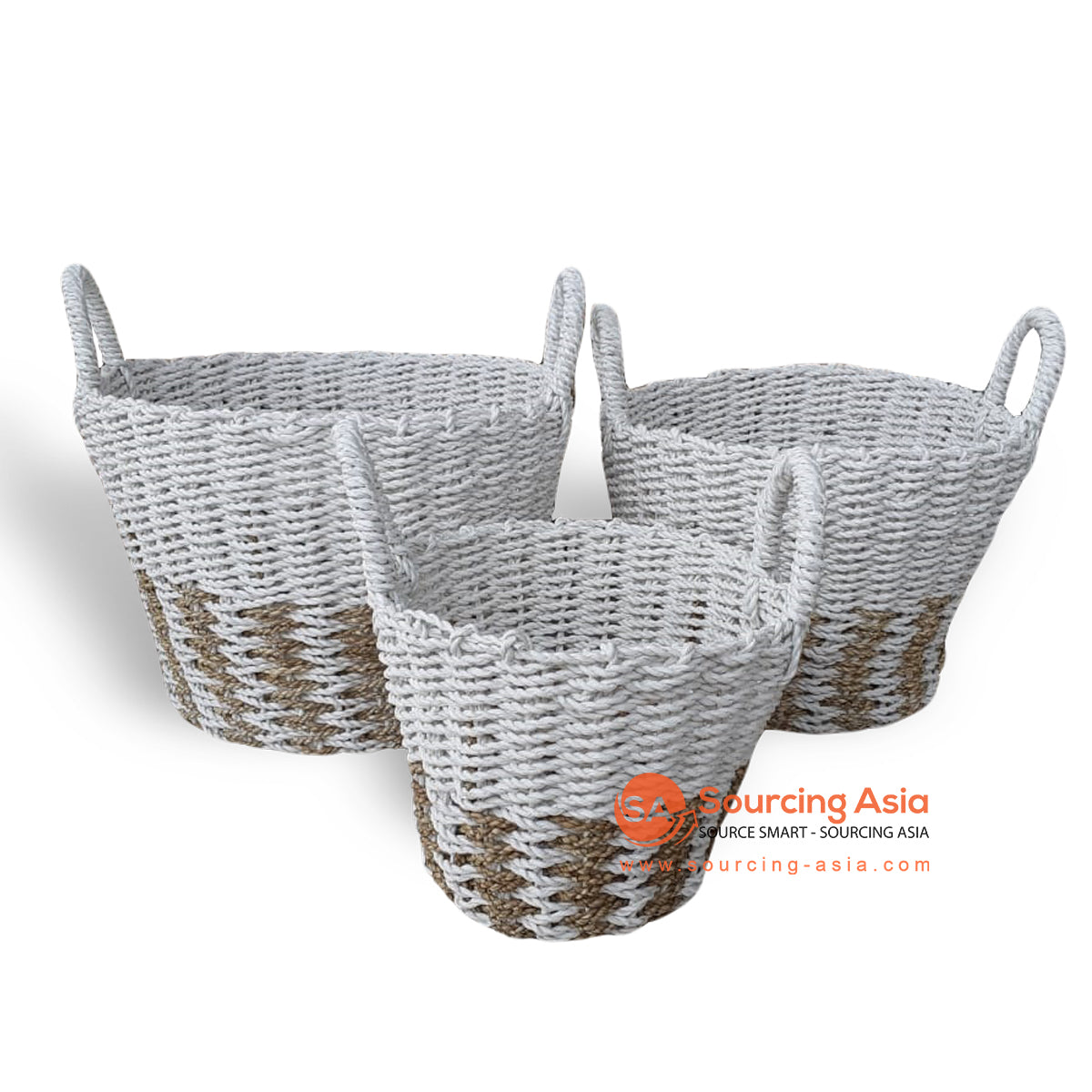 HBS075 SET OF THREE NATURAL AND WHITE SYNTHETIC RAFFIA BASKETS WITH HANDLE