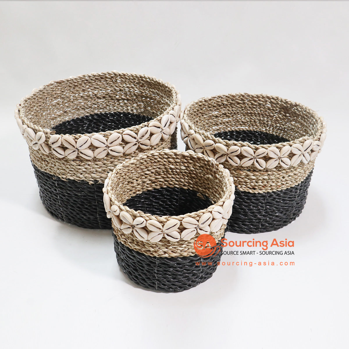 HBSC050-1 SET OF THREE NATURAL AND BLACK POT BASKETS WITH SHELL ORNAMENT