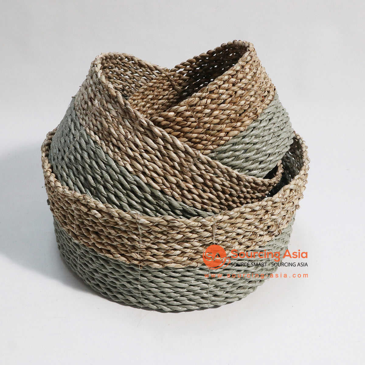 HBSC051 SET OF THREE NATURAL AND GREEN ROUND BASKETS