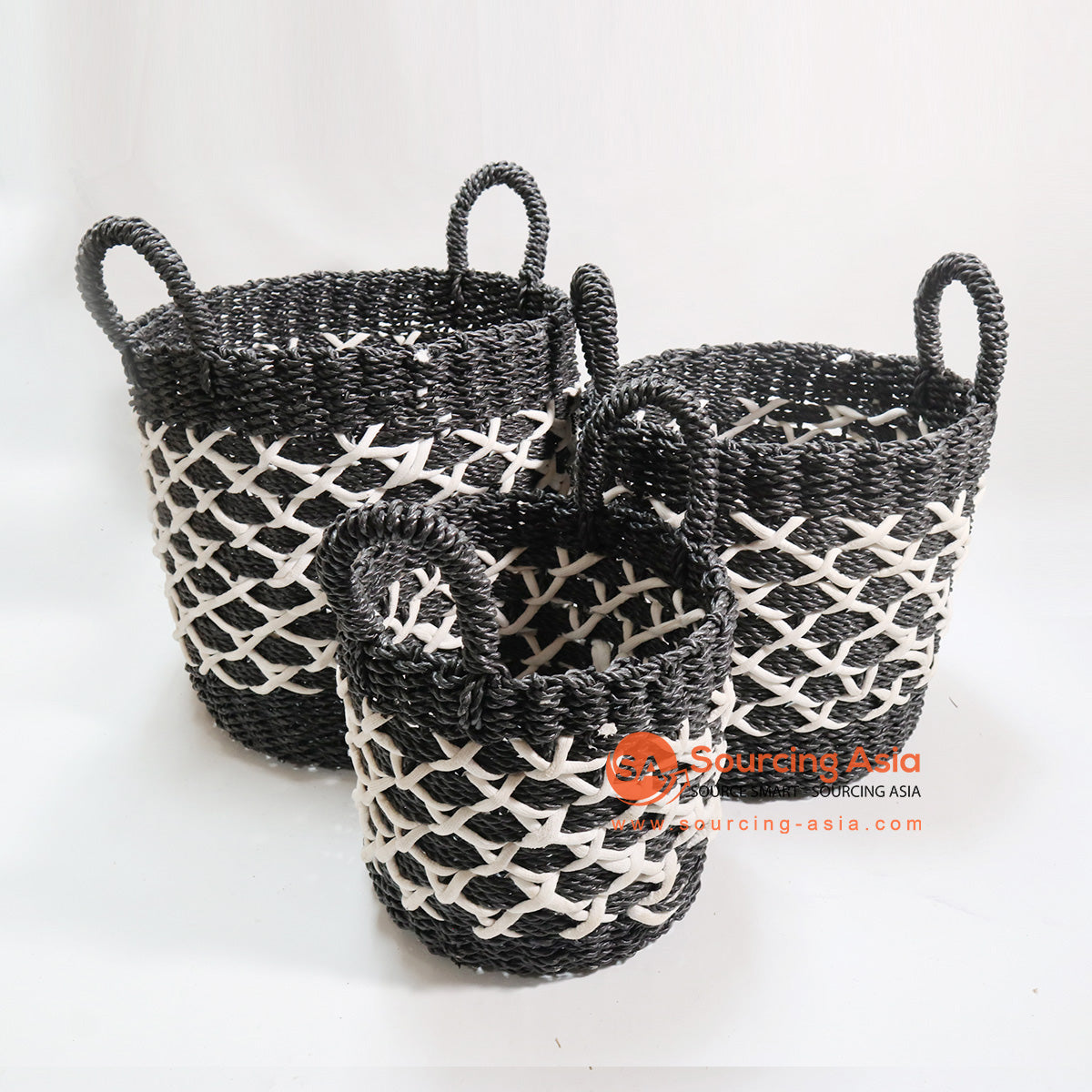 HBSC082-3 SET OF THREE GREY AND WHITE SEAGRASS BASKETS