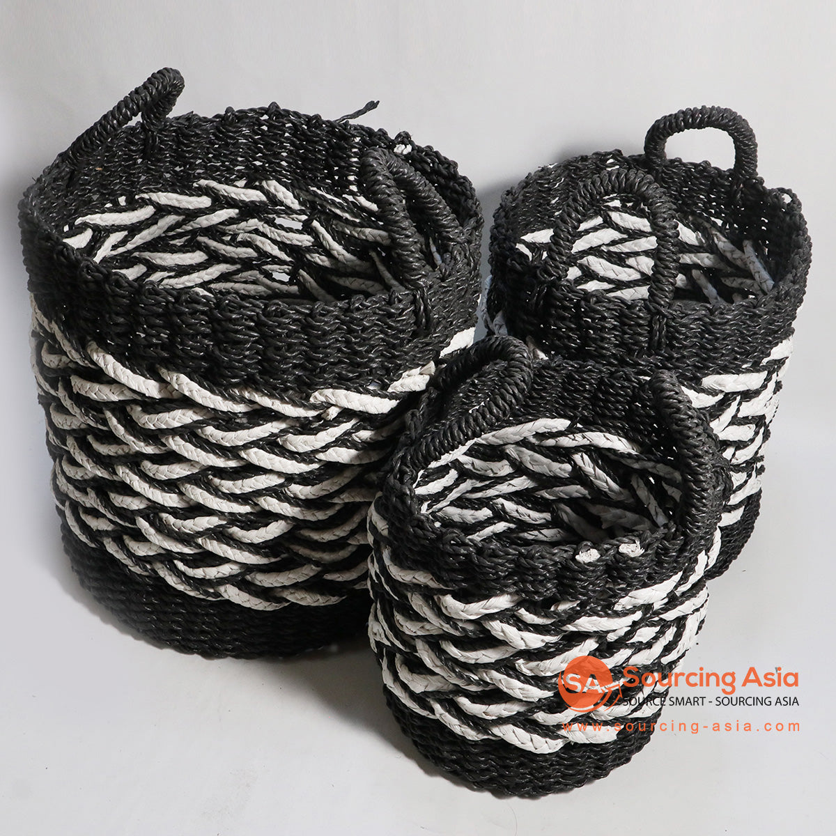HBSC138-1 SET OF THREE BLACK AND WHITE SEAGRASS BASKETS WITH HANDLE