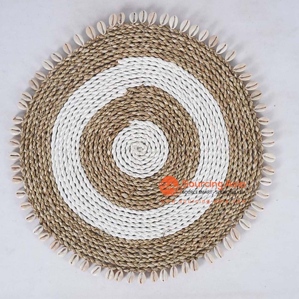 HBSC565-2 NATURAL AND WHITE PANDANUS ROUND PLACEMAT WITH SHELL EDGE