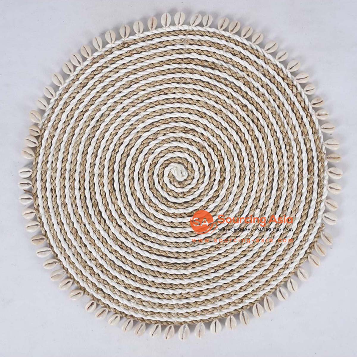 HBSC566 NATURAL AND WHITE PANDANUS ROUND PLACEMAT WITH SHELL EDGE