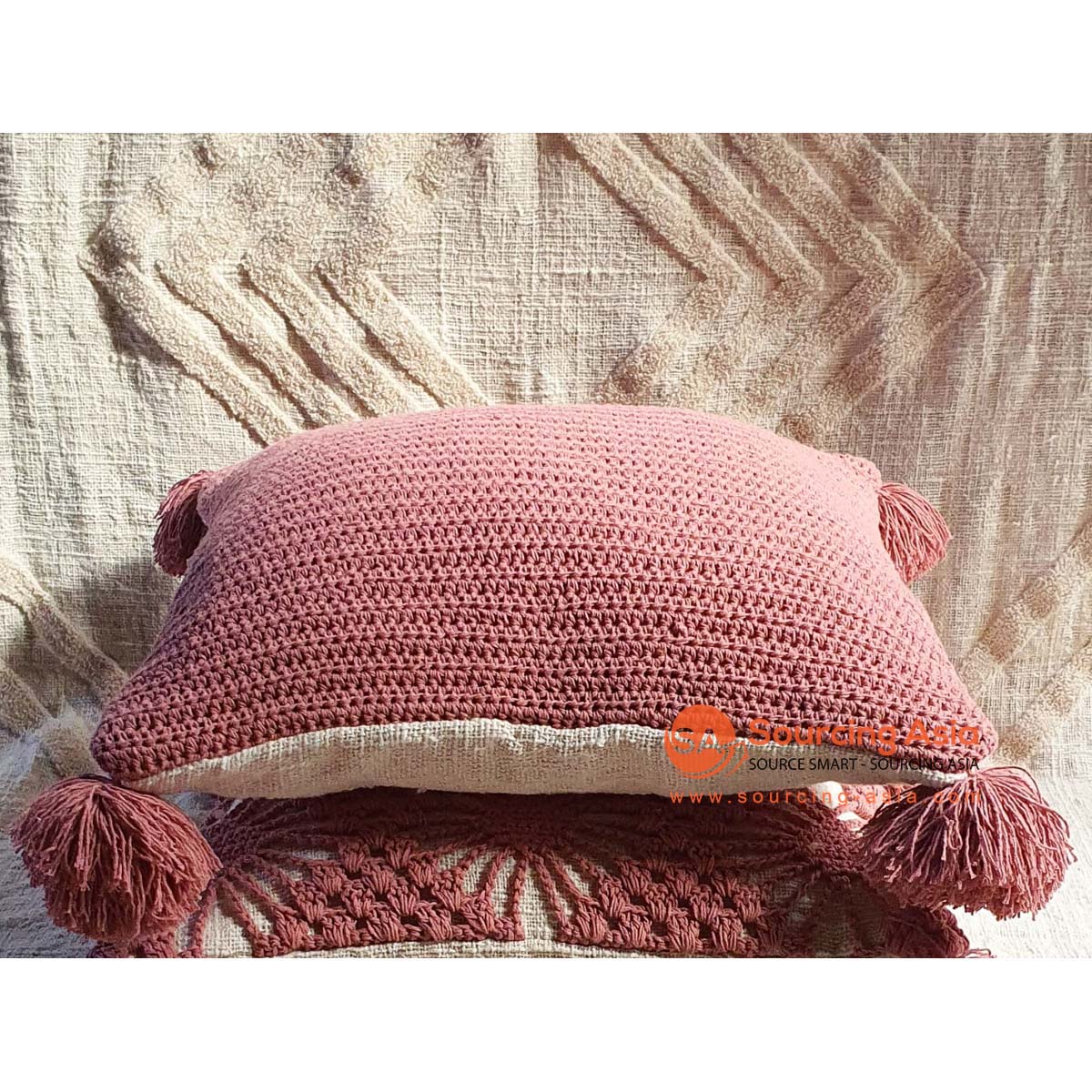 MAC292 RUST PINK COTTON CUSHION COVER WITH MACRAME AND TASSELS (PRICE WITHOUT INNER)