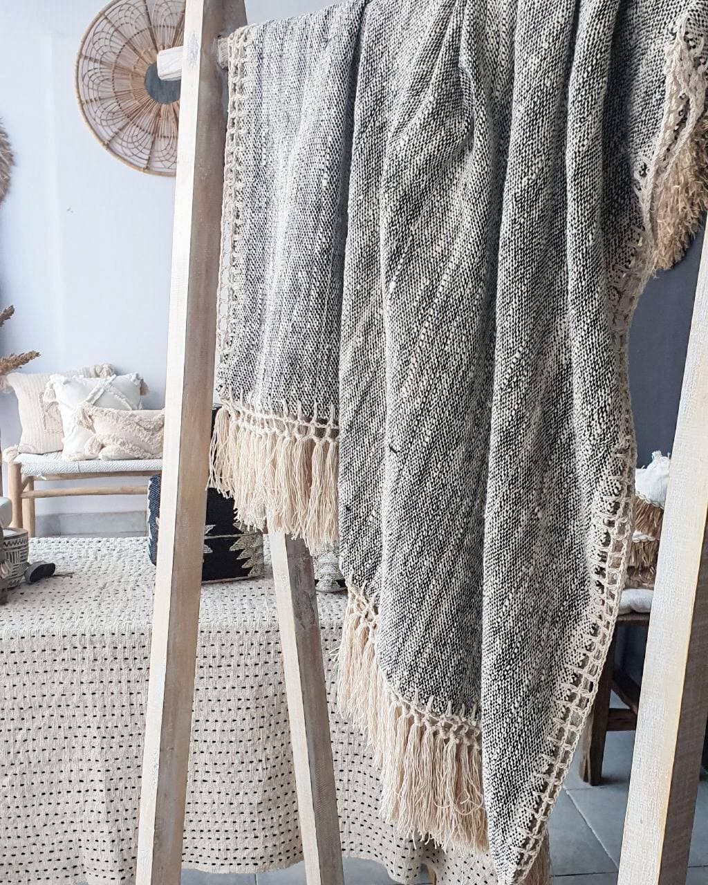 MAC364 CHARCOAL COTTON THROW WITH LACE AND TASSELS