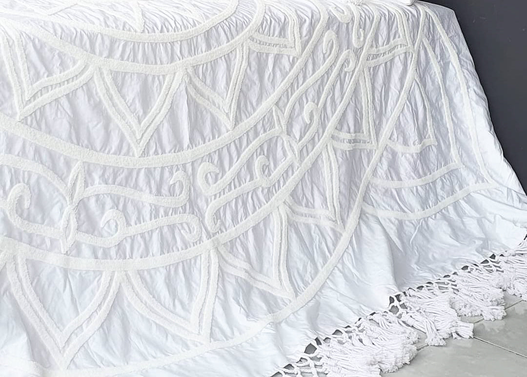 MAC395 WHITE COTTON THROW WITH EMBROIDERY AND MACRAME