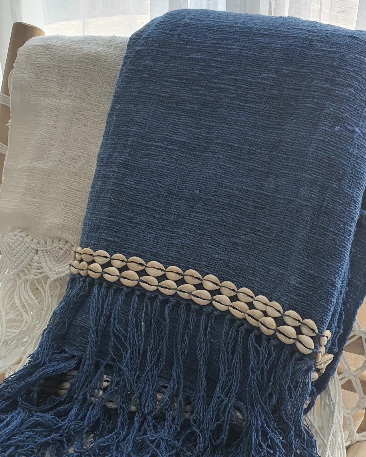 MAC402 NAVY RAW COTTON THROW WITH SHELLS AND FRINGE