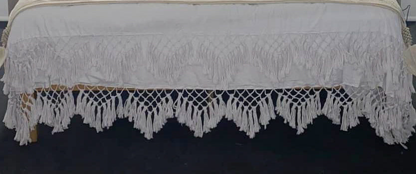MAC409 WHITE COTTON THROW WITH MACRAME AND FRINGE