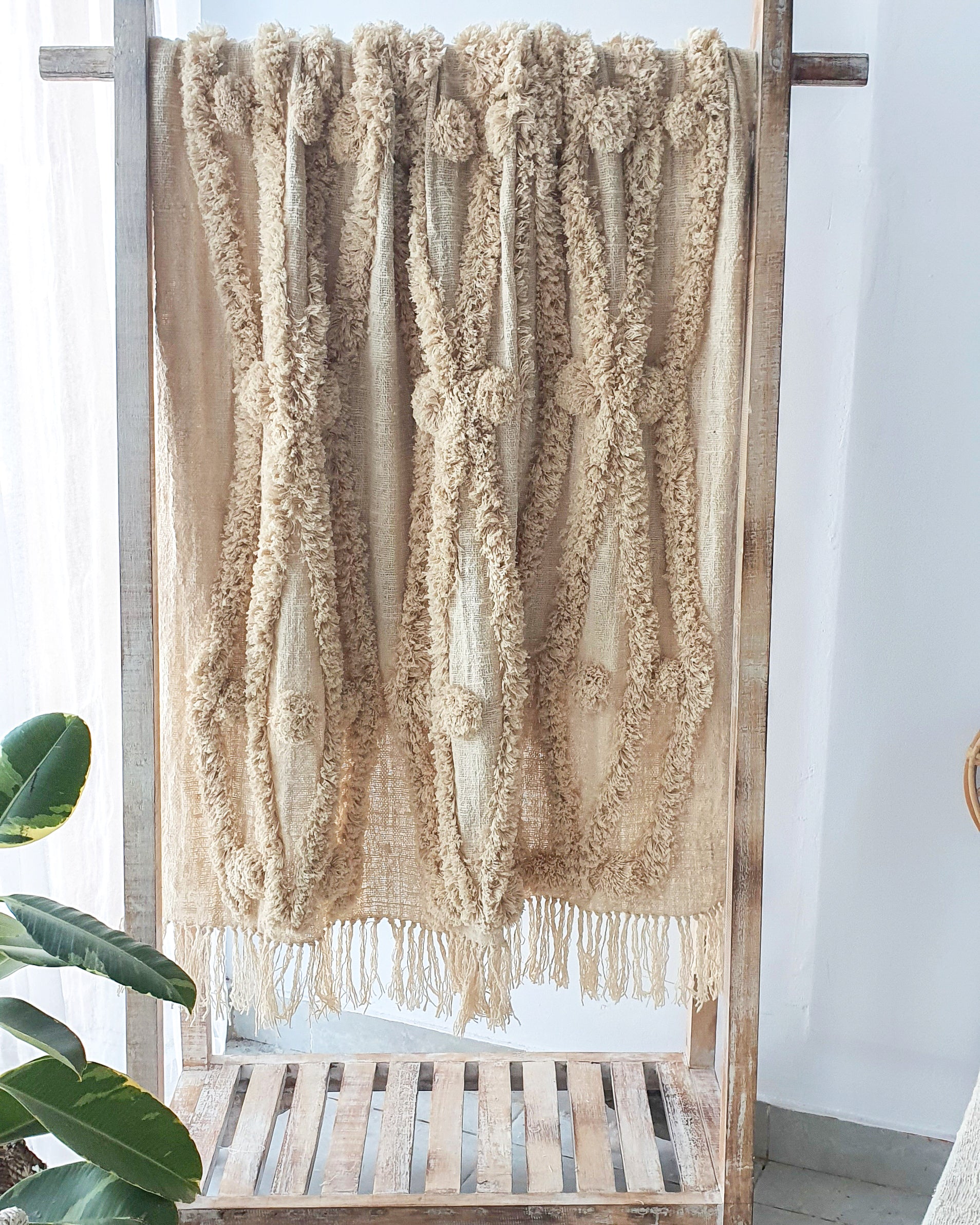 MAC417 NATURAL RAW COTTON THROW WITH POMPOM AND FRINGE