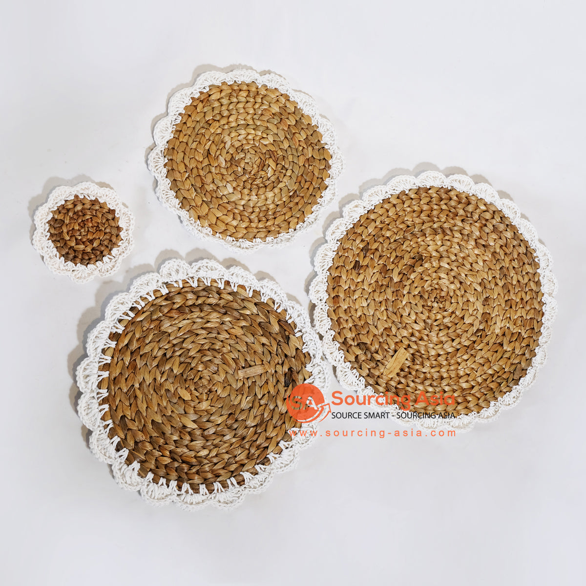 MRC002 SET OF FOUR NATURAL WATER HYACINTH ROUND PLACEMATS WITH WHITE MACRAME EDGES