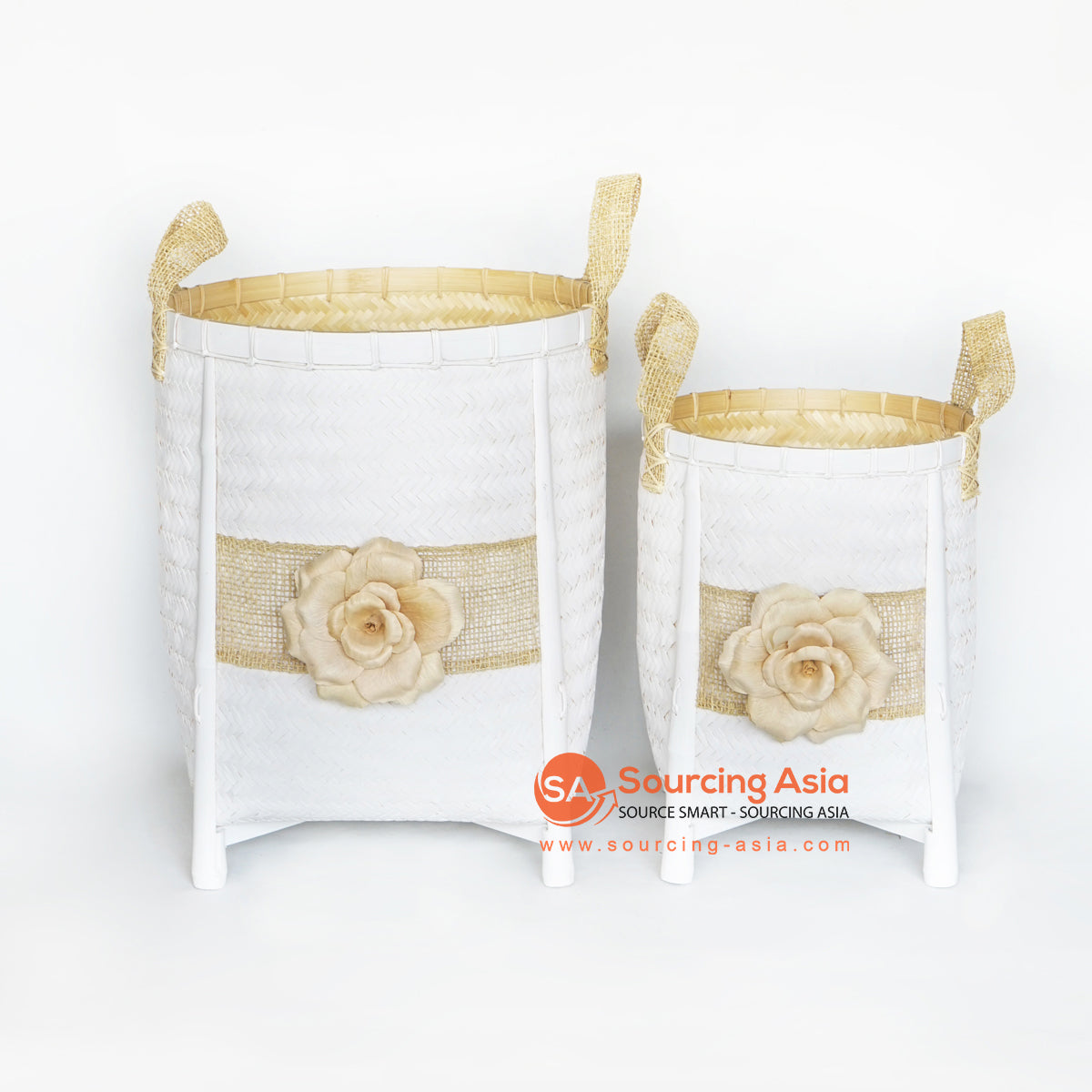 MRC075 SET OF TWO WHITE BAMBOO BASKETS WITH HANDLES AND FLOWER DECORATION