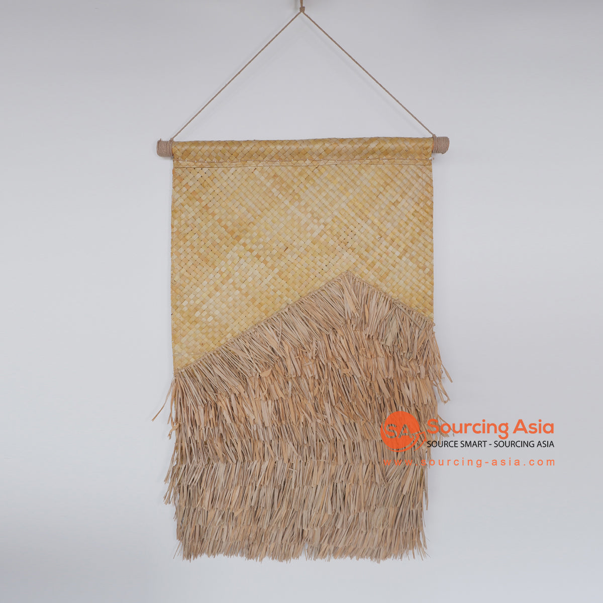 MRC328 NATURAL WOVEN PANDANUS AND MENDONG WALL DECORATION