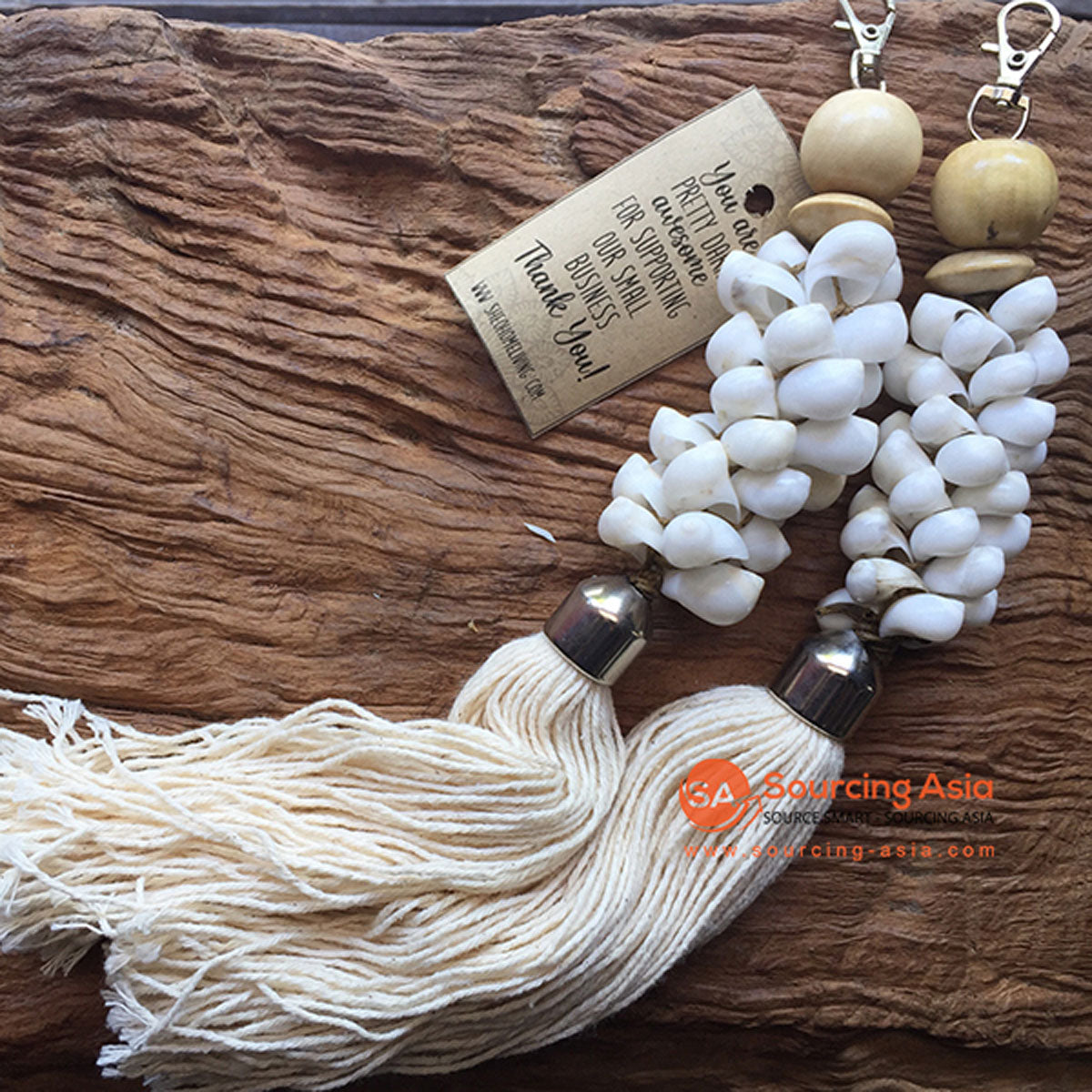 SHL045-2 WHITE COWRIE SHELL KEY RING WITH CREAM GARLAND