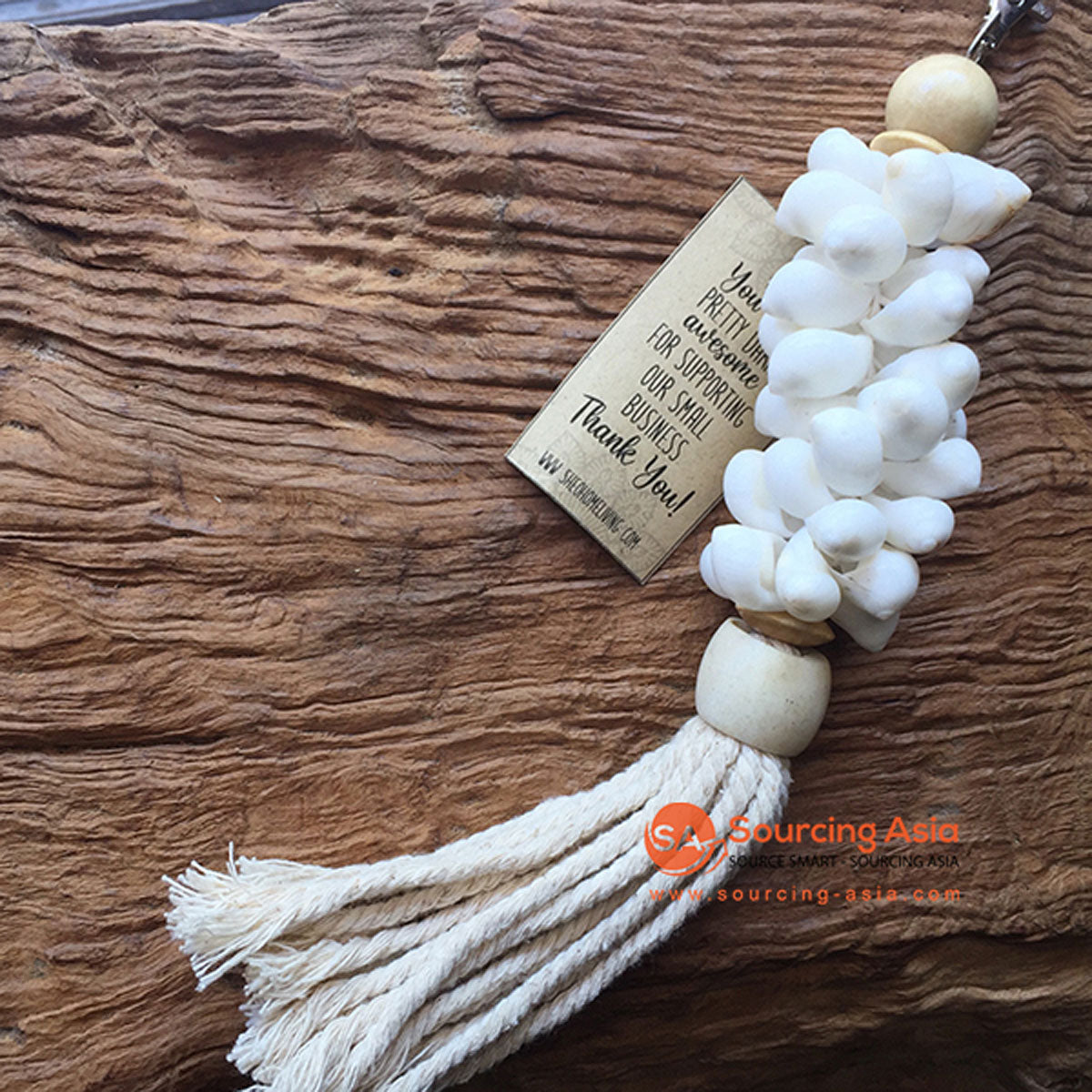 SHL045 WHITE COWRIE SHELL KEY RING WITH CREAM GARLAND