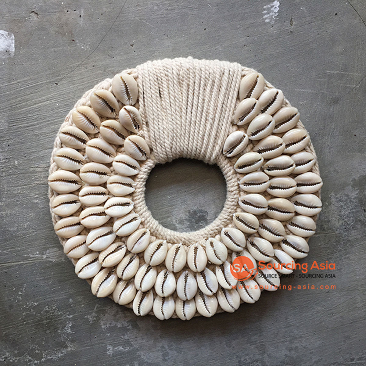 SHL068-6 WHITE COWRIE SHELL ROUND HANGING WALL DECORATION