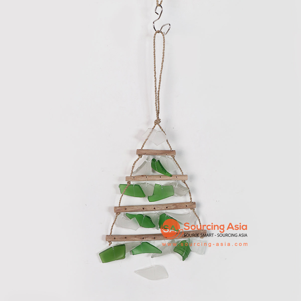 VJ008 DRIFTWOOD CHRISTMAS TREE HANGING DECORATION WITH WHITE AND GREEN ORNAMENT